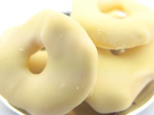 Schoko Apfelringe in weißer Schokolade