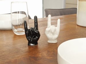 Salz - und Pfefferstreuer Hände