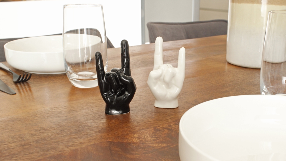 Salz - und Pfefferstreuer Hände